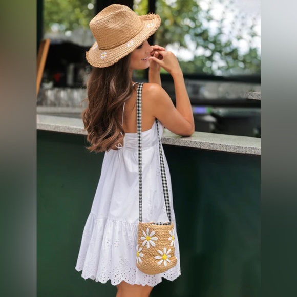 Shiraleah Drawstring bucket bag with daisies - Picture 2 of 4